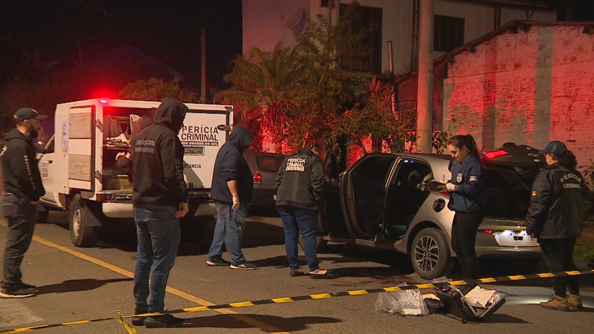 Três suspeitos de ameaçar morador reagem a abordagem policial e são mortos durante troca de tiros em Canoas, diz polícia