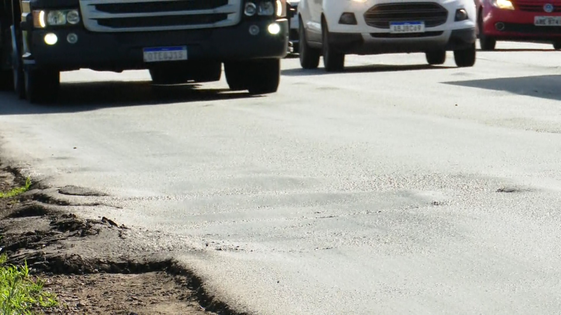 Motorista passa por um ponto crítico a cada 500 quilômetros nas estradas do Paraná, aponta pesquisa