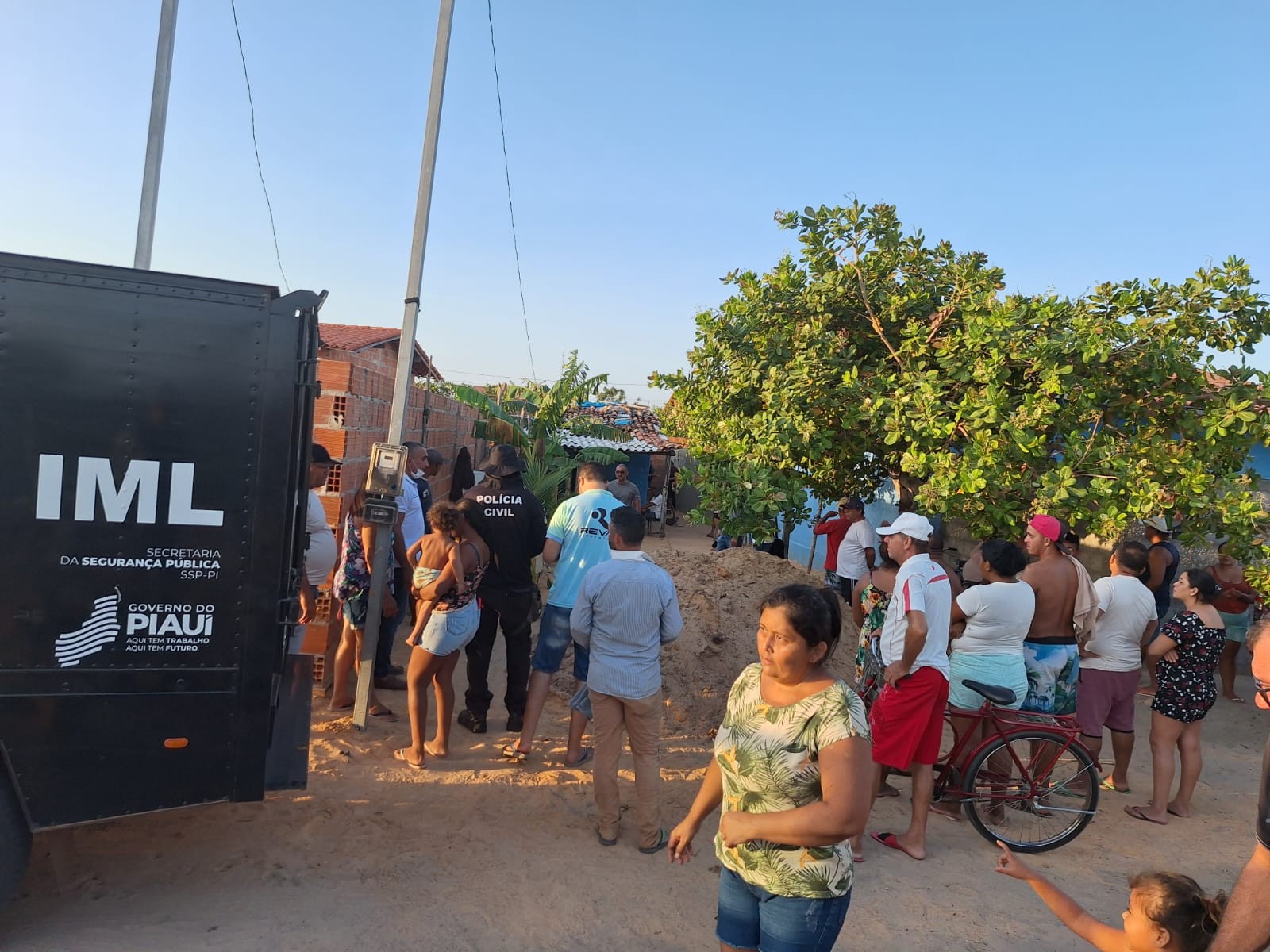 
Homem é assassinado com golpes de faca durante briga em rua de Parnaíba, no Piauí