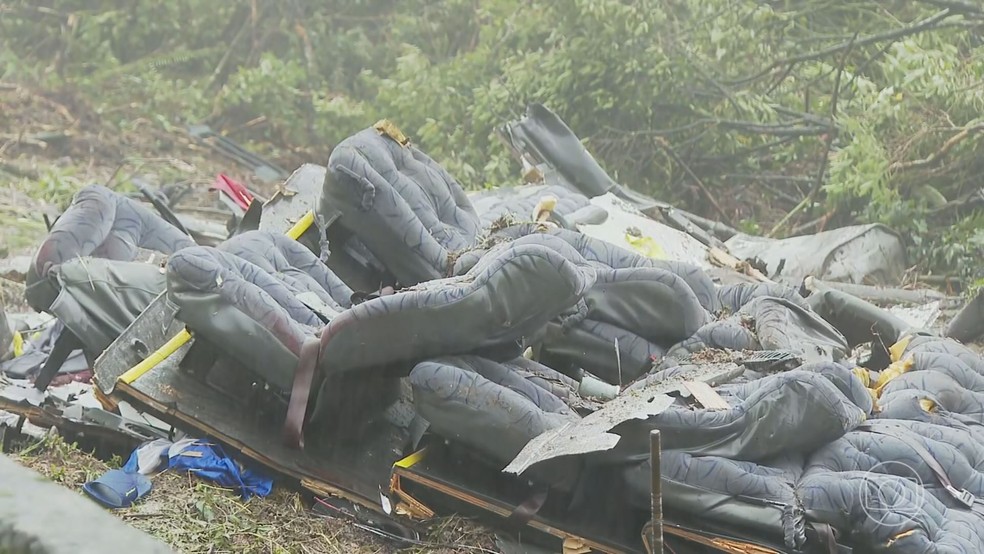 No Paraná, 9 pessoas morrem em acidente com uma van que transportava equipe de remo — Foto: Reprodução/TV Globo