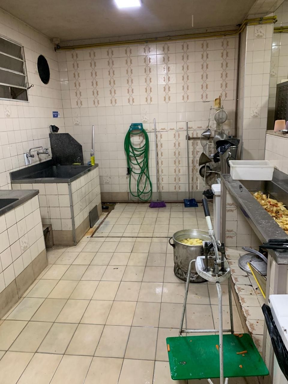 Vigilância Sanitária interdita cozinha da Santa Casa de Guaratinguetá por risco de contaminação nos alimentos