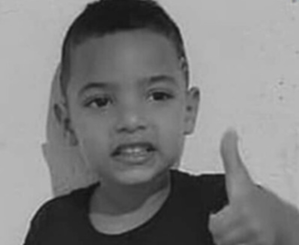 Davi César, de 4 anos, morreu após ser atingido por caminhão que caiu de ladeira em Paulista, no Grande Recife — Foto: Reprodução/WhatsApp