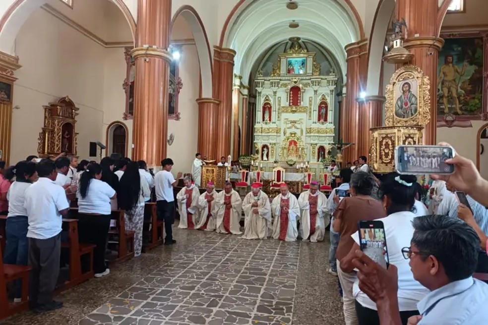 A homilia foi realizada a pedido da comunidade camponesa San Juan Bautista de Catacaos, após um processo de escuta liderado por monsenhor Jordi Bertomeu. — Foto: Cortesia da comunidade de Catacaos via BBC