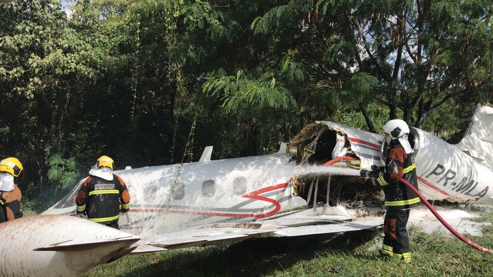 Avião tem problema após a decolagem em Belo Horizonte e cai de