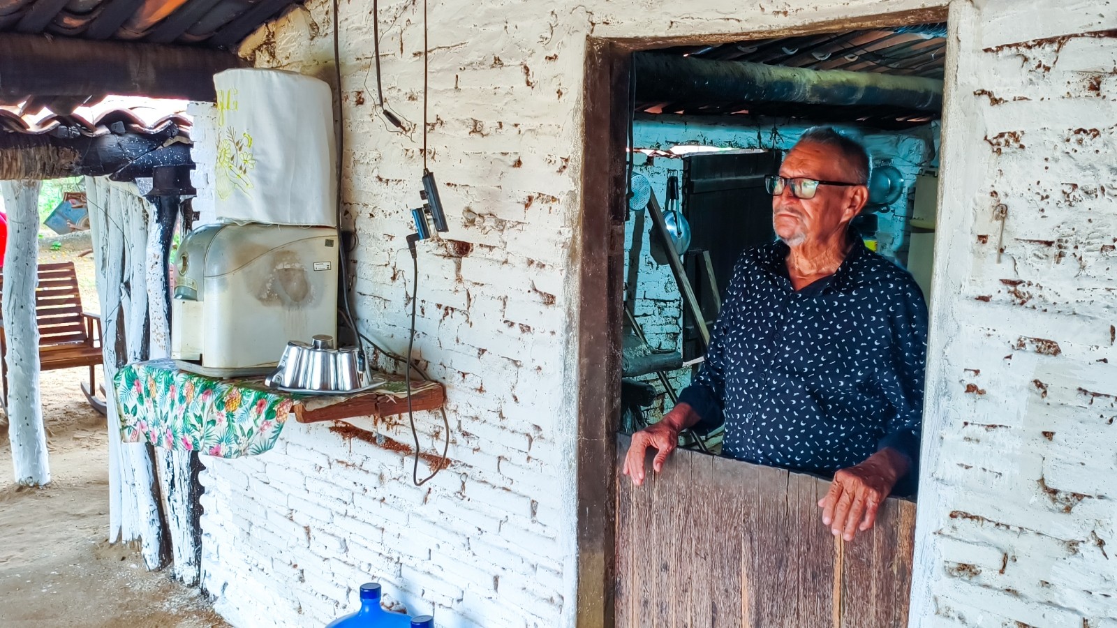 'Ainda preciso encontrar água', diz agricultor que achou poço de petróleo em sítio no interior do Ceará