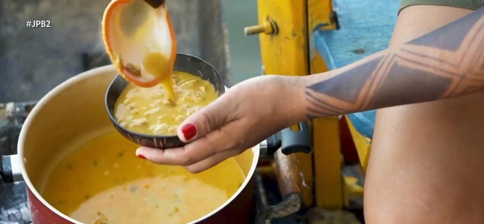 Caldo servido no passeio na Rota dos Potiguara, no Litoral Norte da Paraíba — Foto: Reprodução/TV Cabo Branco