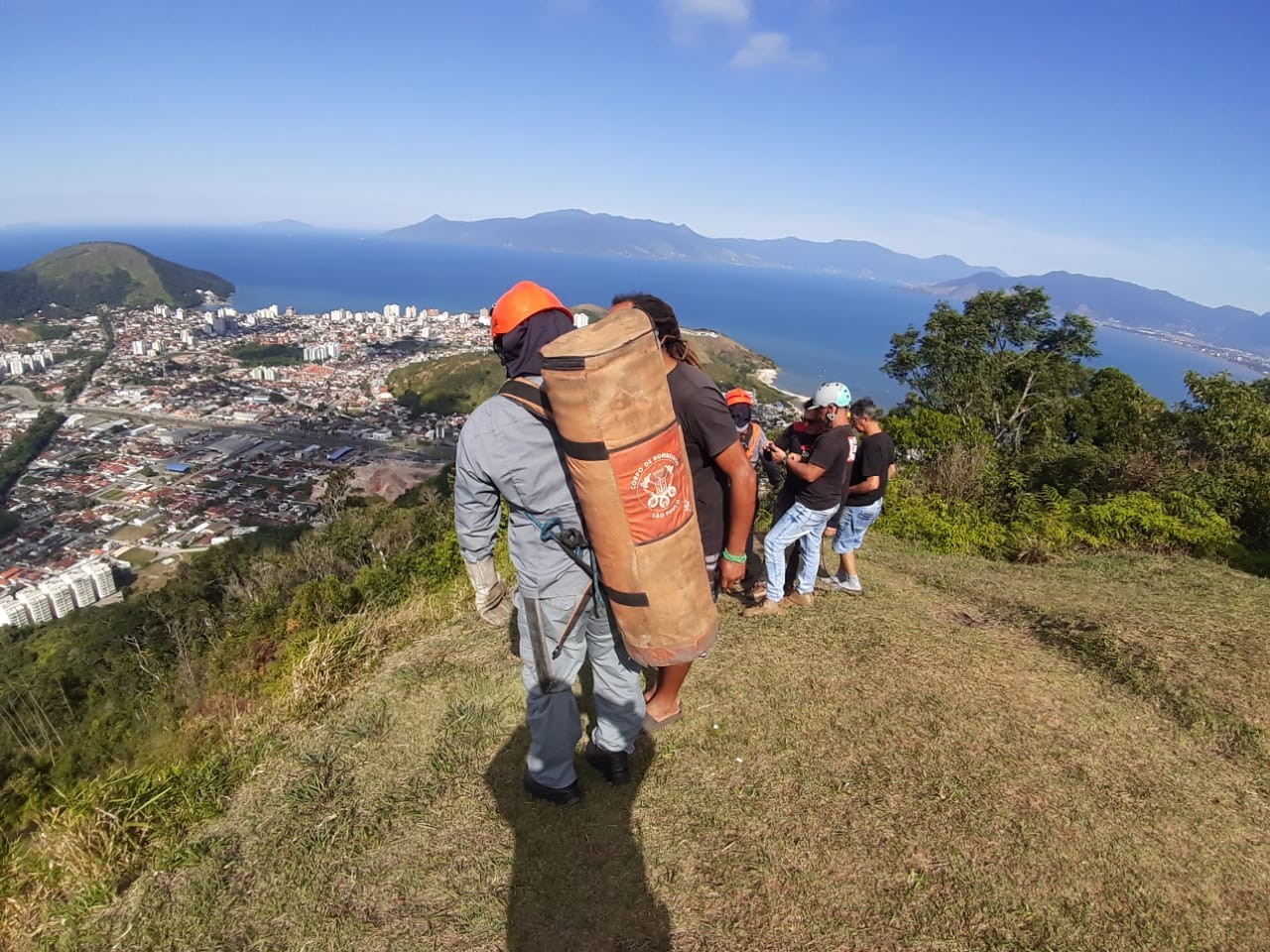 Piloto de asa-delta morre após queda no Morro Santo Antônio em Caraguatatuba