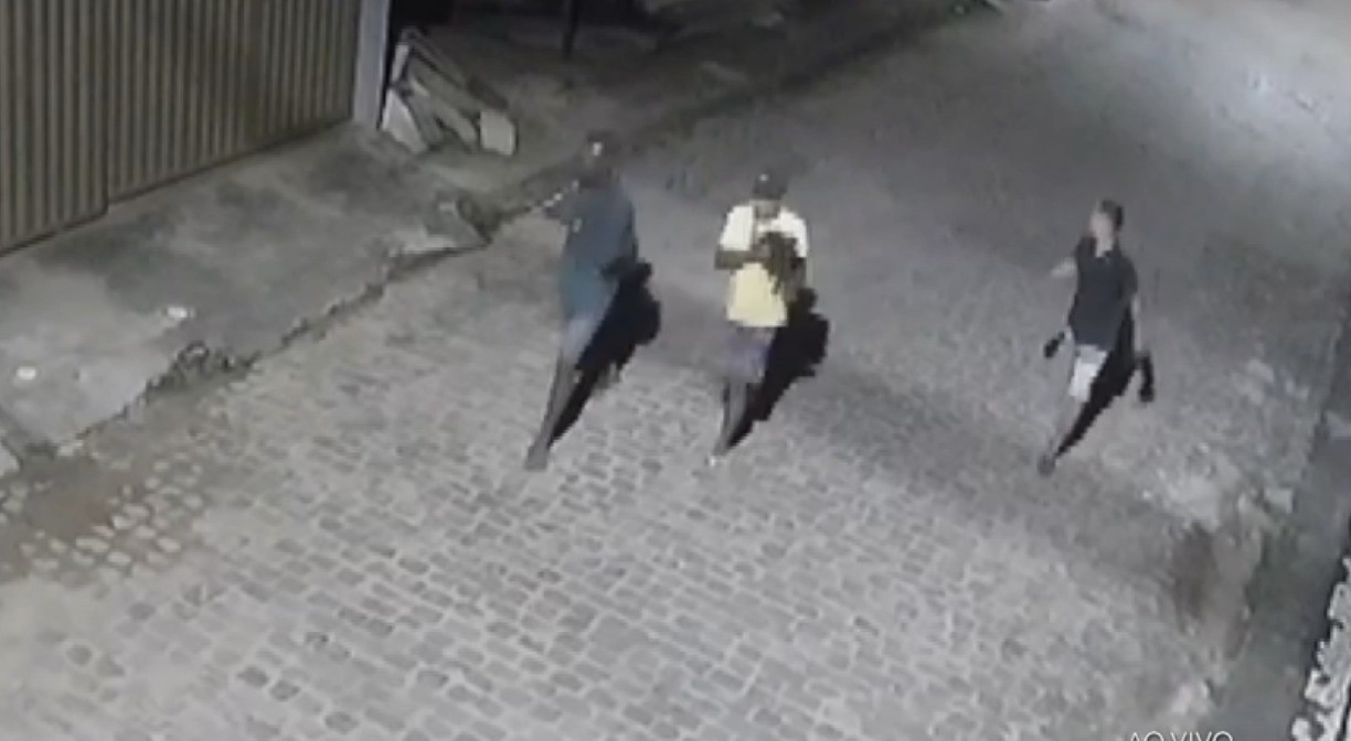 Troca de tiros entre policiais e suspeitos assusta moradores e deixa um morto em Camamu; aulas foram suspensas