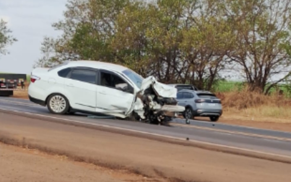 Veículo ficou destruído após acidente na Rodovia Cunha Bueno, entre Guariba e Jaboticabal — Foto: Redes sociais