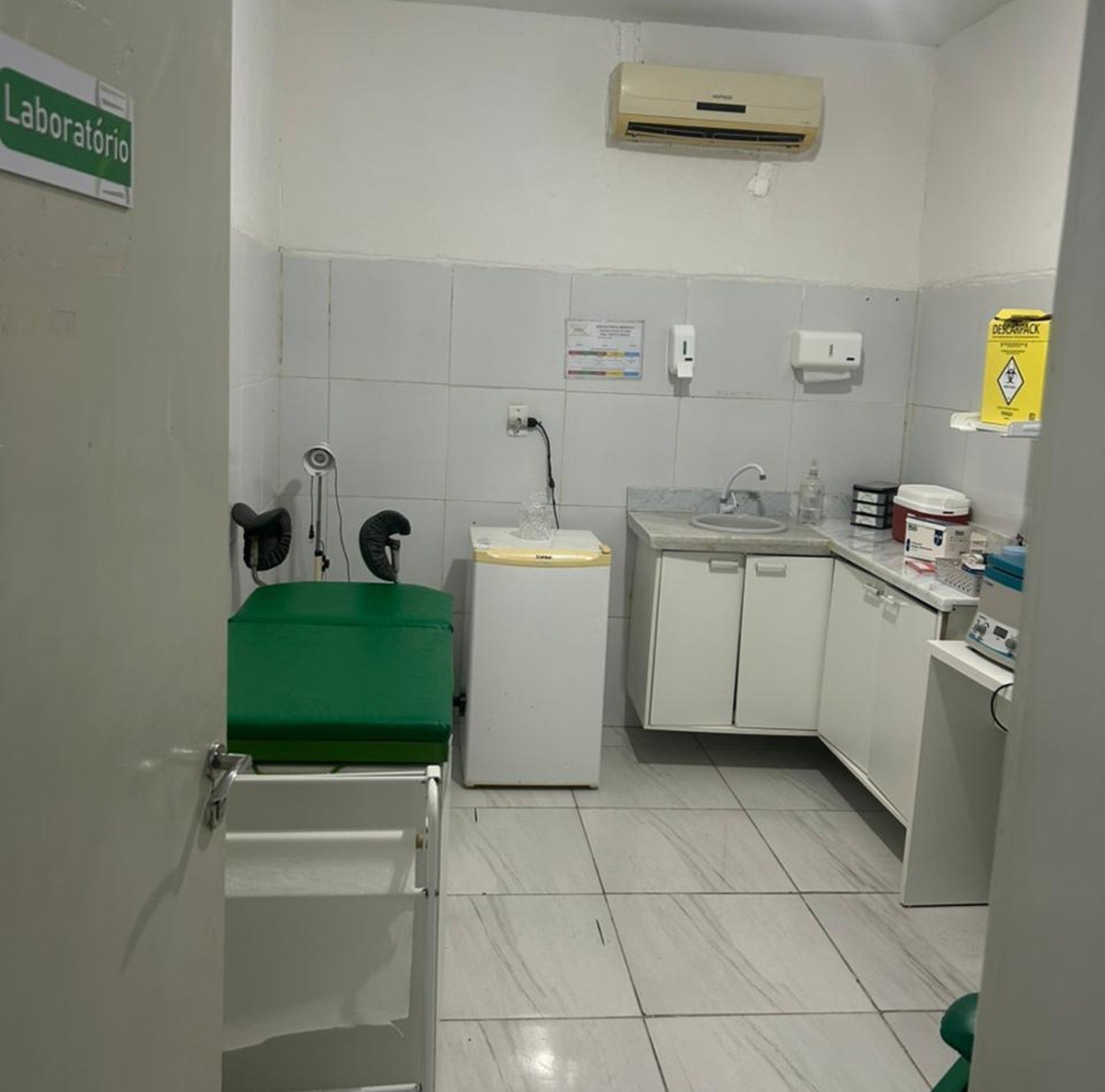 Laboratório é interditado por funcionar sem alvará e ter condições insalubres em Maceió