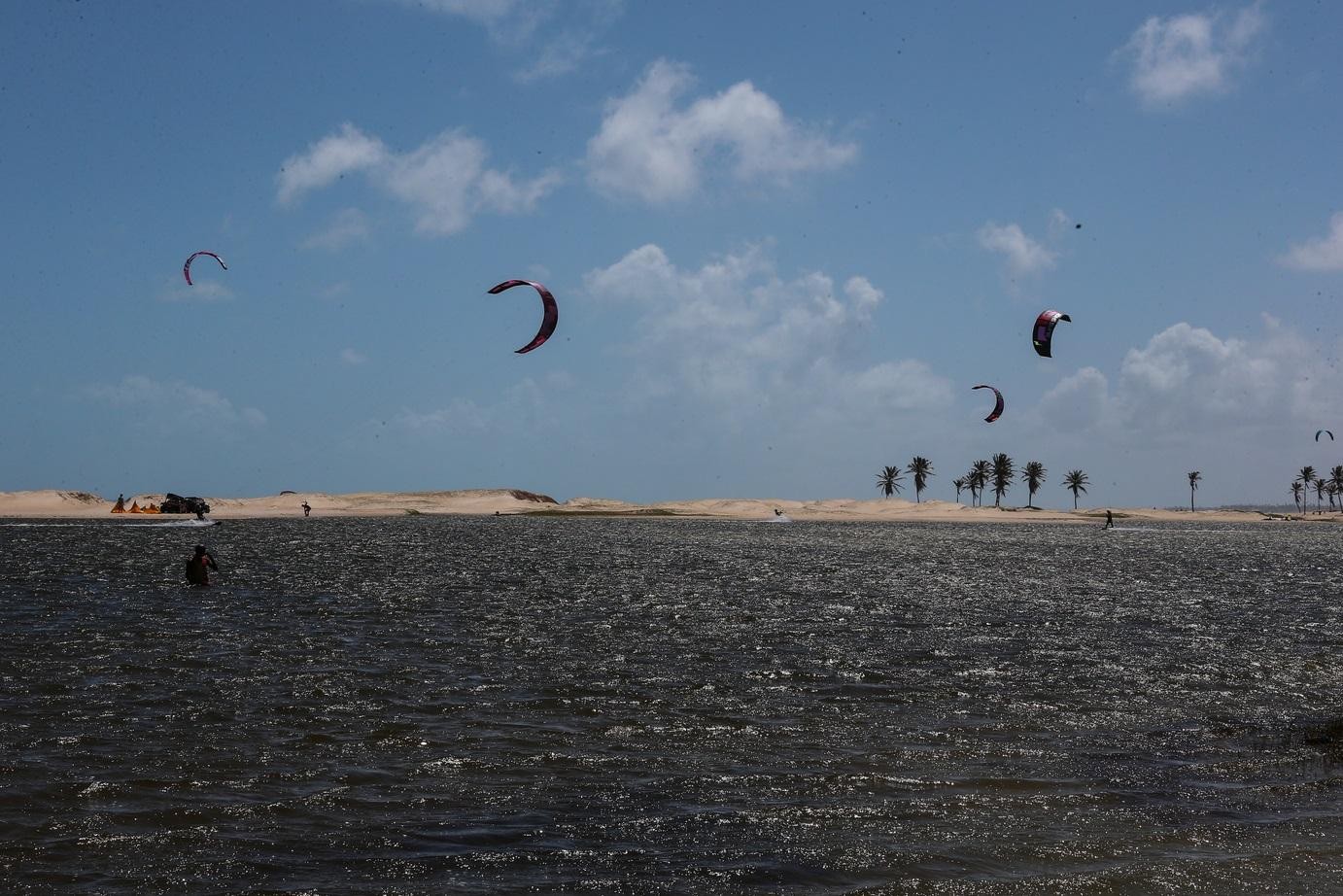 Turista francesa morre enquanto praticava kitesurf na Grande Fortaleza