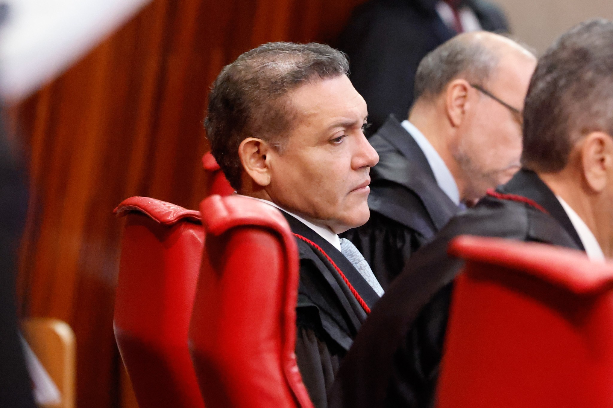 Campanha de Flávio Bolsonaro volta a acionar Nunes Marques diretamente sobre ‘Exército de Lula’; PT contesta pedido