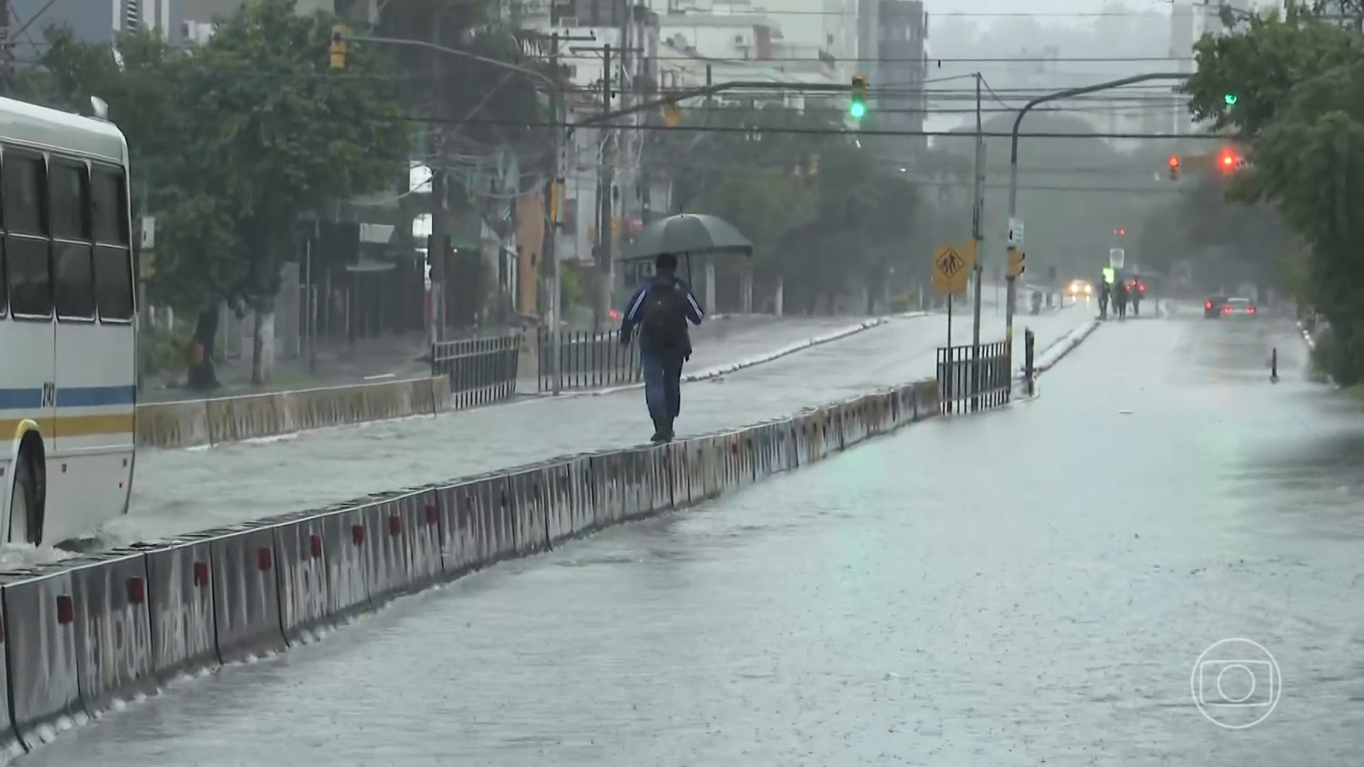 Chuva inunda bairros de Porto Alegre que não tinham sido alcançados na enchente