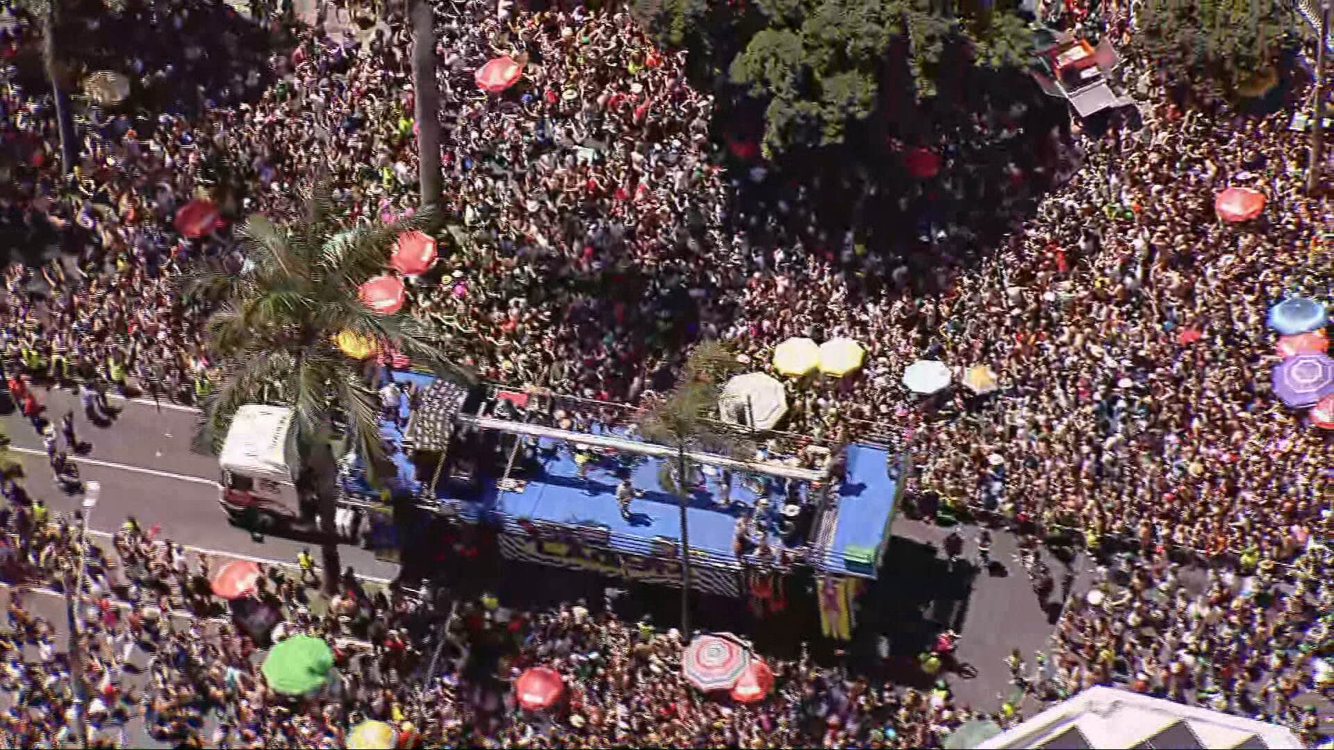 BH vista do céu no domingo de carnaval: galeria de fotos mostra multidão dominando as ruas