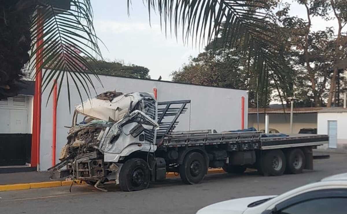 Perseguição na Ayrton Senna termina com prisão em Poá 
