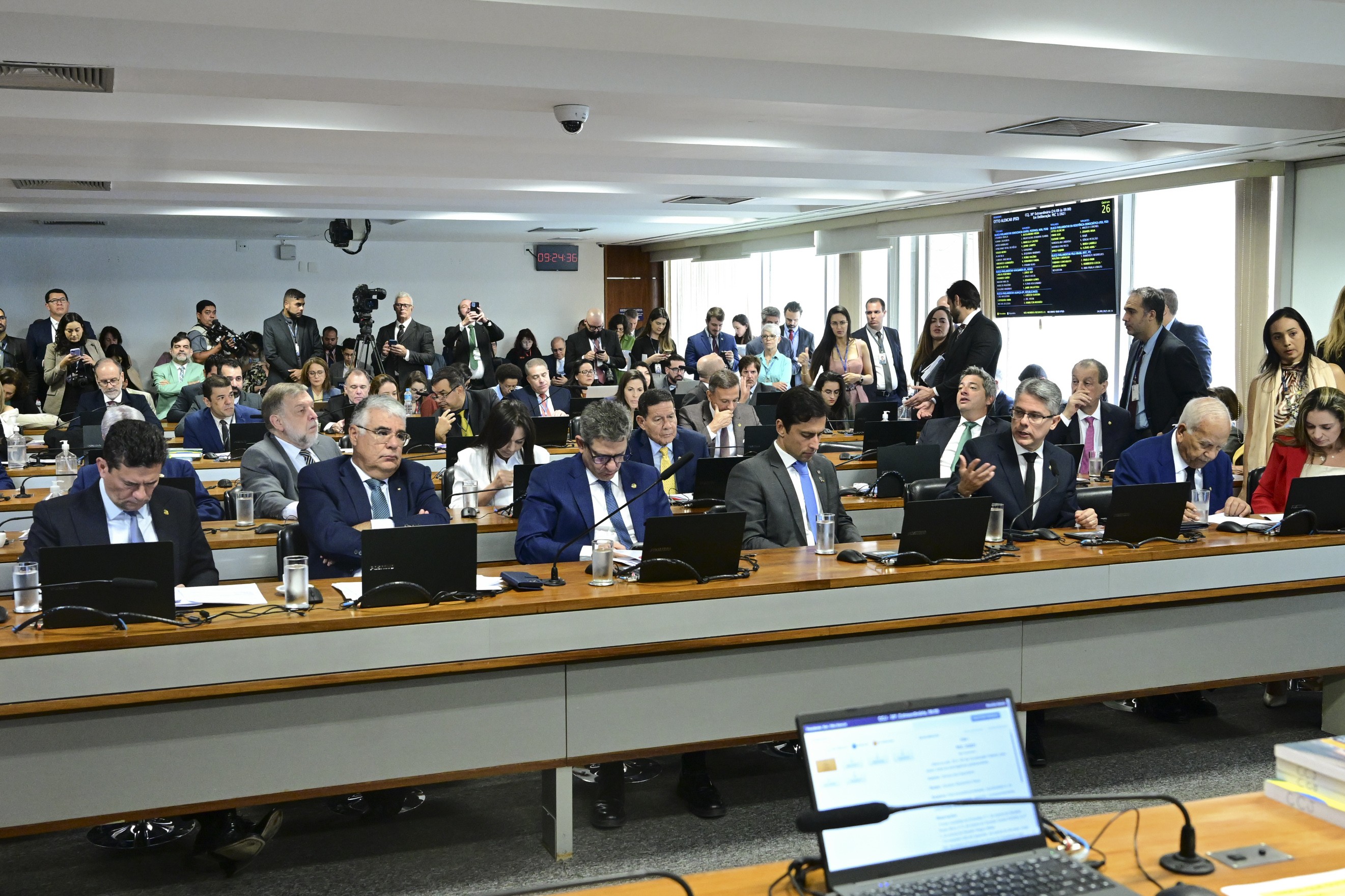 PEC da Blindagem é rejeitada por unanimidade na CCJ do Senado; veja os senadores que votaram