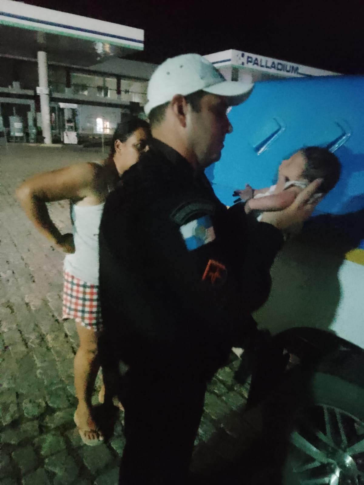 Policiais rodoviários salvam bebê de três dias de vida em Campos
