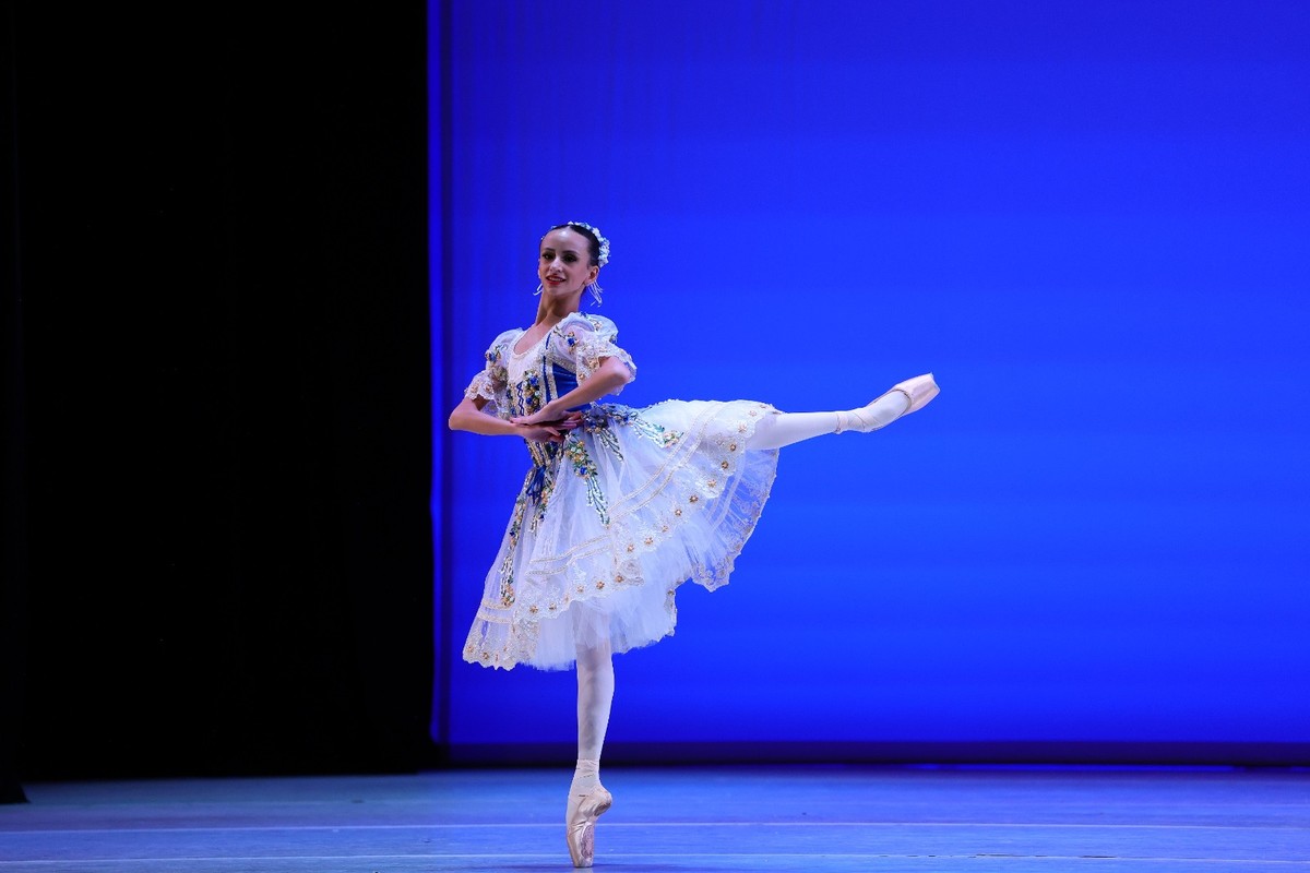 Bailarina mineira de 17 anos vence quase 200 candidatas em audição para  corpo de balé da Ópera de Paris, Zona da Mata