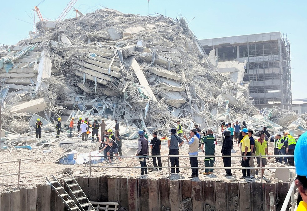 Prédio desaba em Bangkok, na Tailândia, após forte terremoto no dia 28 de março de 2025 — Foto: Ann Wang/Reuters