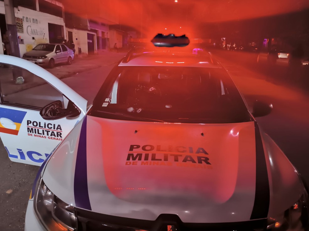 Policiais perseguiram carro de suspeitos — Foto: Henrique Campos/TV Globo