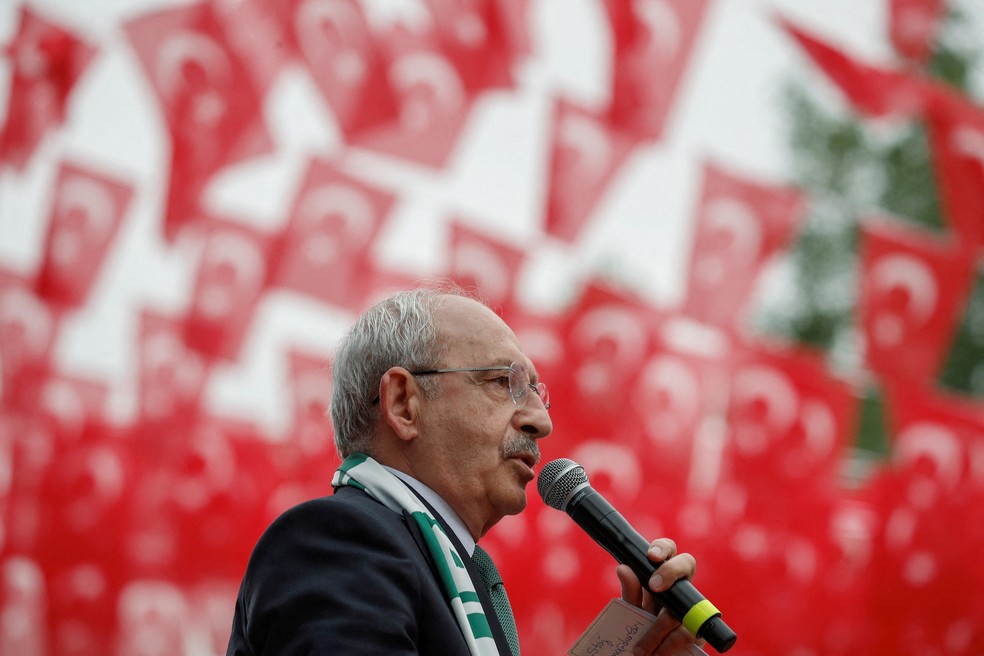 Candidato a presidência da Turquia, Kemal Kilicdaroglu, durante discurso a apoiadores em 14 de maio de 2023 — Foto: Murad Sezer/REUTERS
