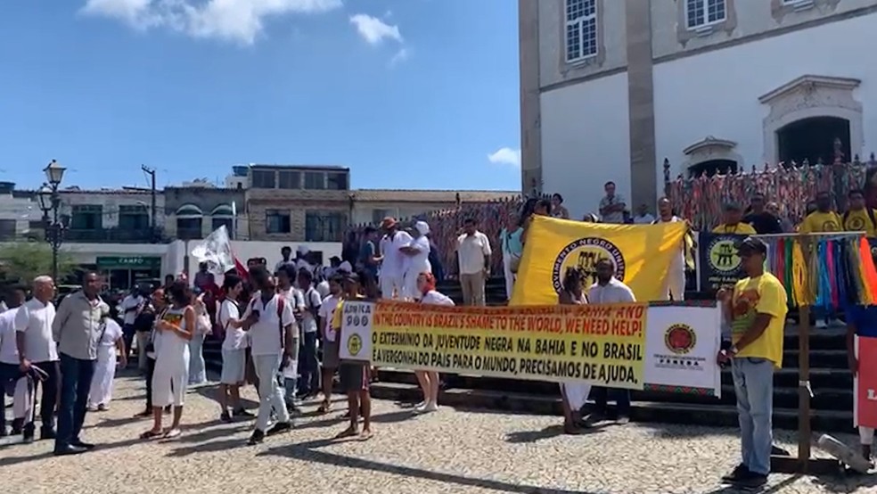 Movimentos negros pedem justiça pelo assassinato de Mãe Bernadete protestam contra violência policial em Salvador — Foto: Movimento Aquilombar