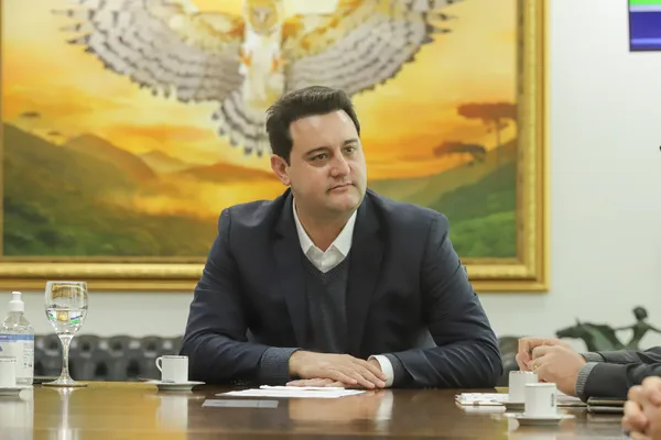 Ratinho Junior desiste de pré-candidatura à Presidência | G1