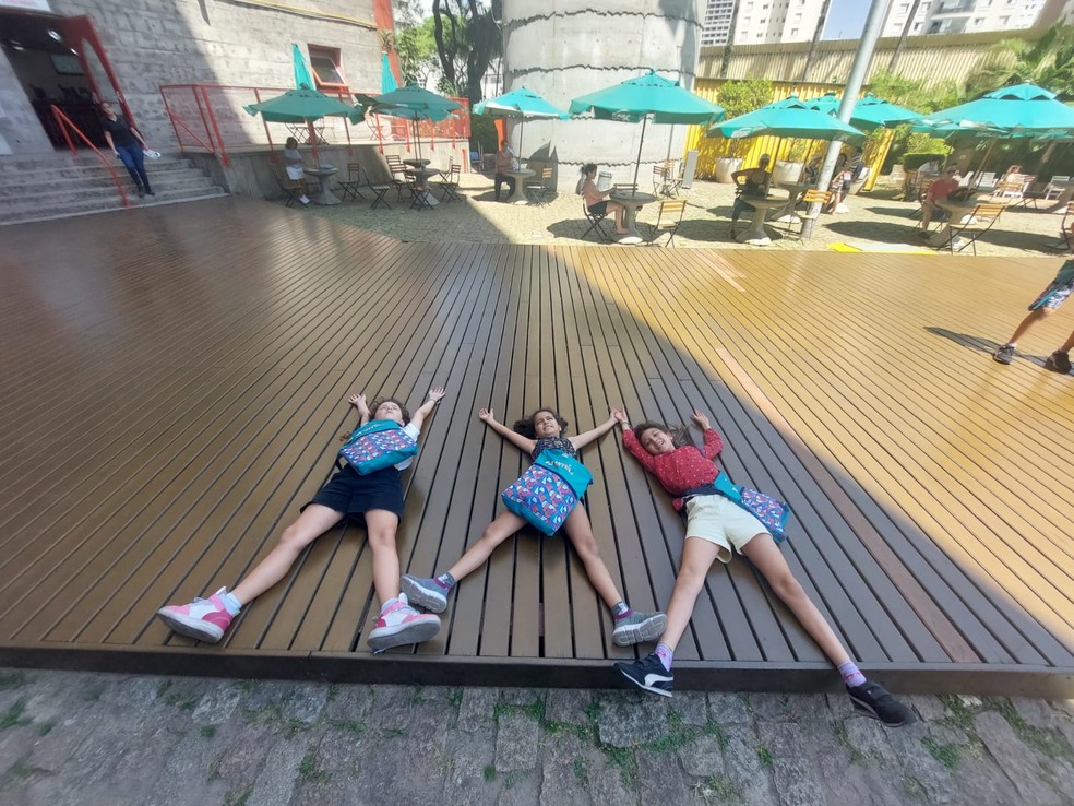 Crian&ccedil;as curtem tarde de calor no Sesc Pompeia, na Zona Oeste da capital &mdash; Foto: g1