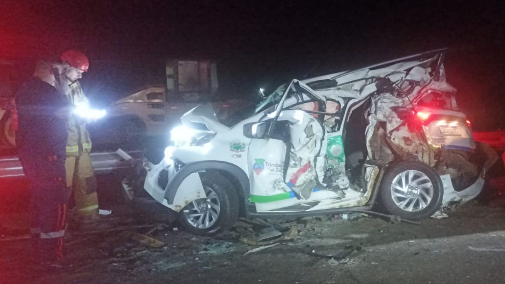Vice-prefeito e outros três ficam feridos após carro da prefeitura ser atingido por caminhão na BR-386 no RS