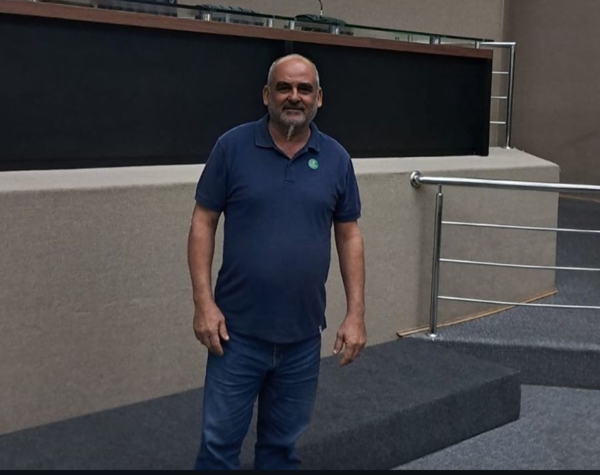 Professor da Ufam é morto a tiros por homens encapuzados no bar que era dono em Manaus