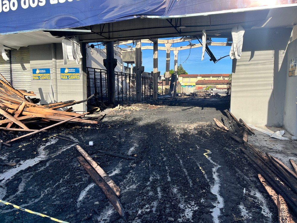 Loja de estofados foi destru&iacute;da por inc&ecirc;ndio entre o domingo (3) e esta segunda-feira (4) em Parnamirim, na Grande Natal &mdash; Foto: Vin&iacute;cius Marinho/Inter TV Cabugi