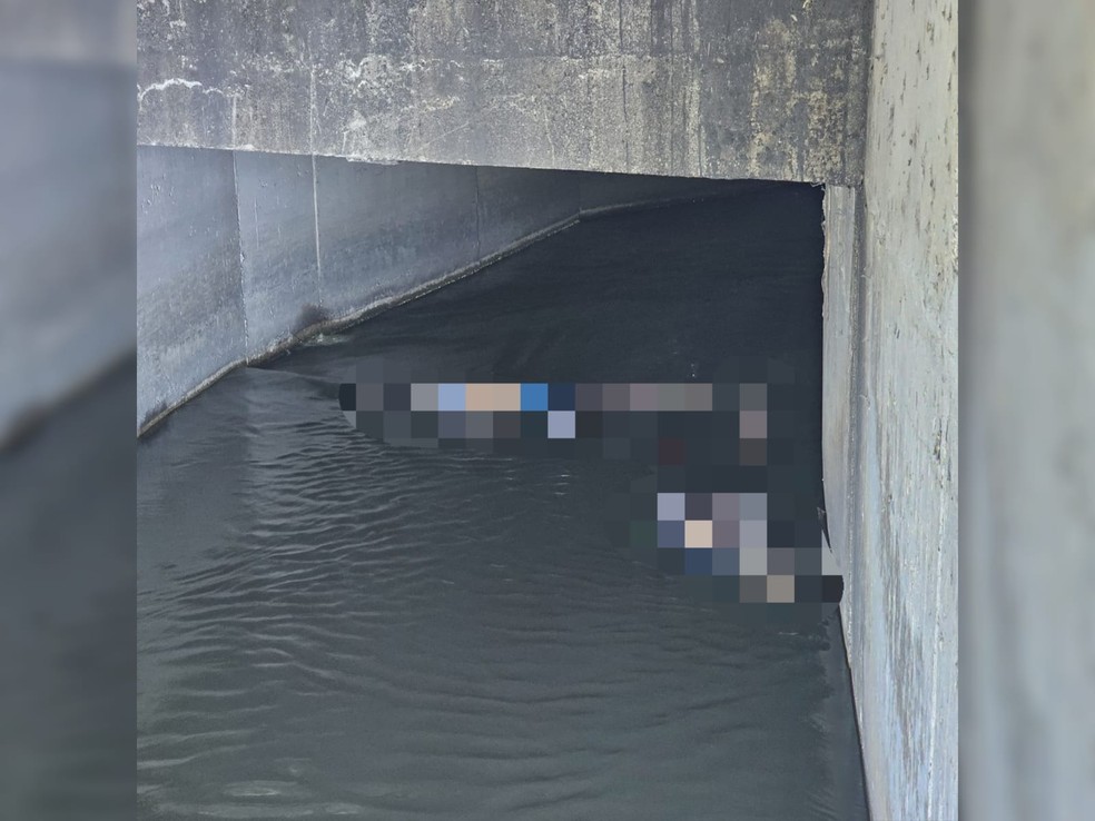 Homens são mortos a tiros e facadas e jogados em canal em Fortaleza. — Foto: Arquivo pessoal