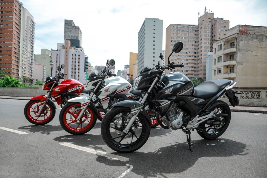 Honda CB Twister chega à linha 2022 com poucas mudanças