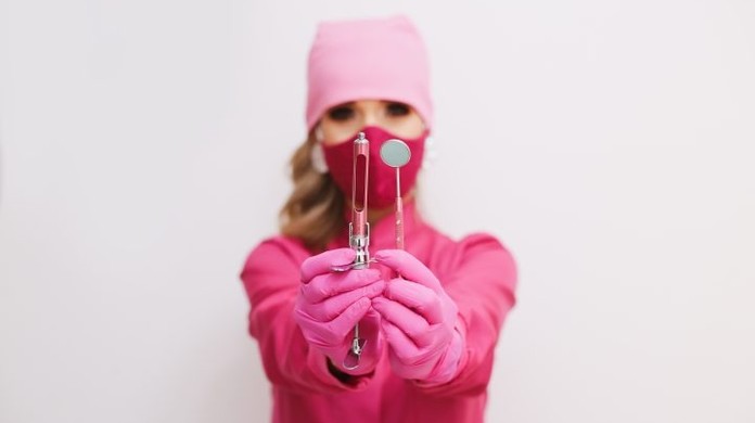 Dentista fã da Barbie cria 'tradição' inspirada na boneca para
