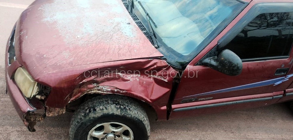 Motociclista morre após colisão lateral com caminhonete entre Rio Claro e Ipeúna — Foto: Artesp/Divulgação