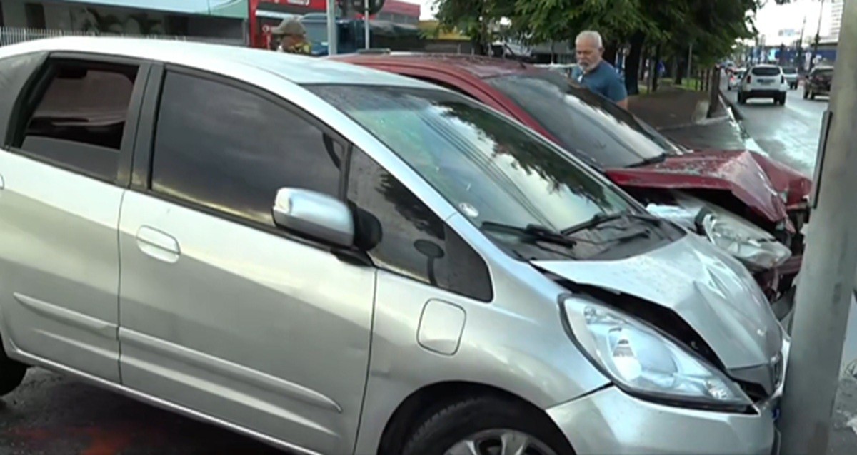 VÍDEO: motorista faz conversão irregular e causa acidente na Av. Fernandes Lima, em Maceió