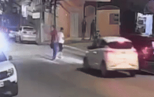 Carro atropela jovem em avenida de Campo Limpo Paulista; VÍDEO