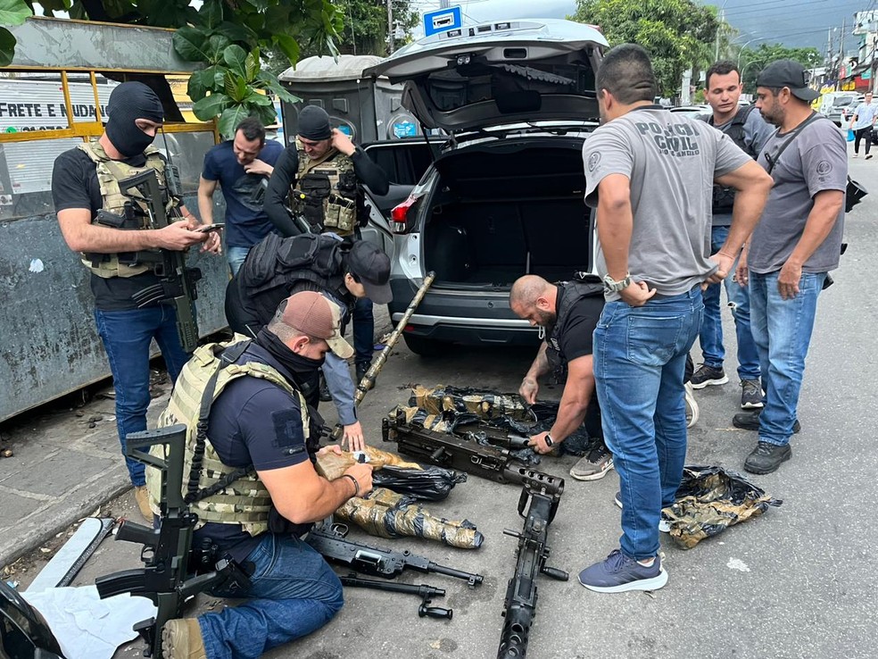 Metralhadoras recuperadas pelo Exército e pela Polícia Civil do RJ — Foto: Reprodução