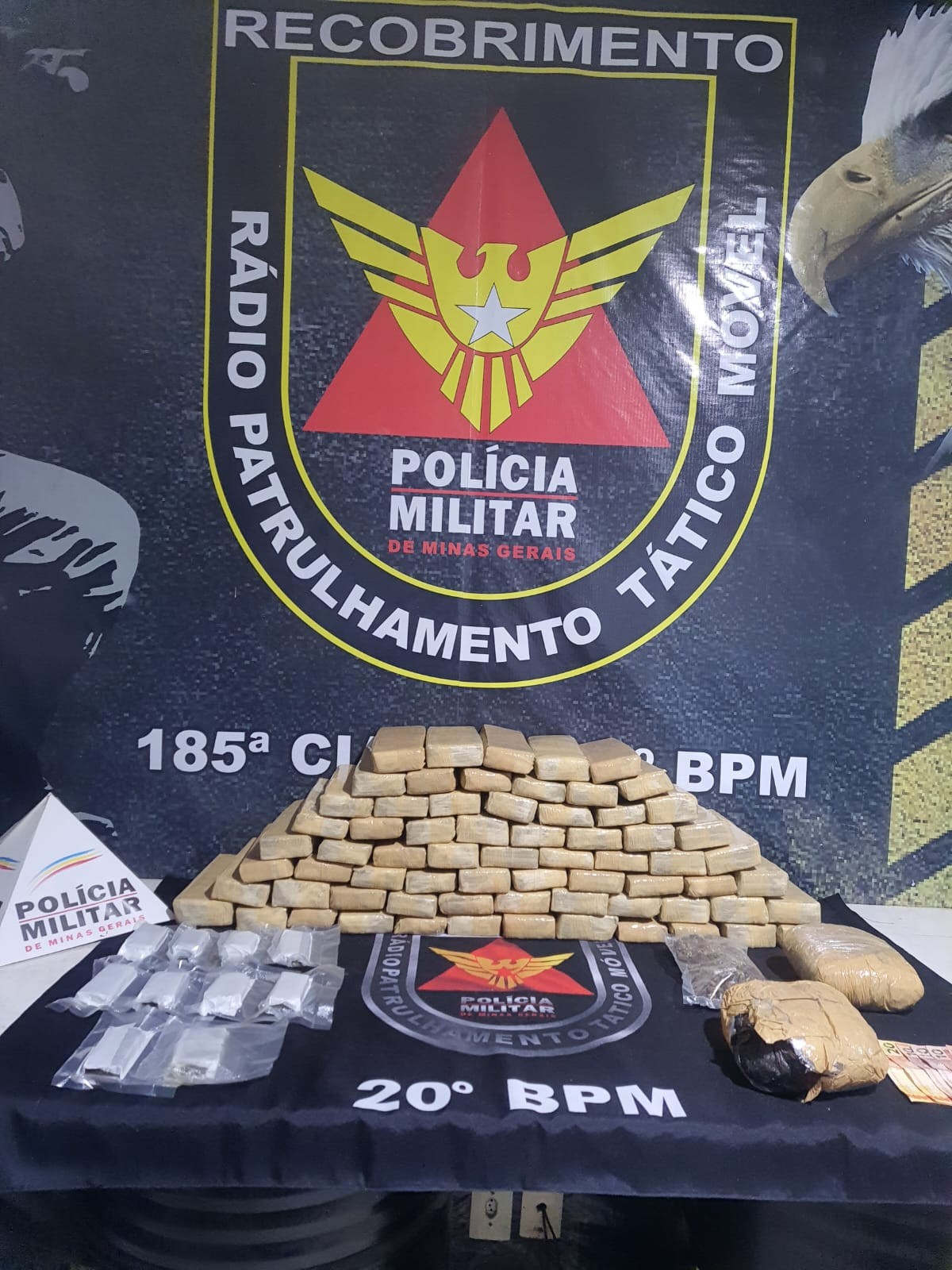 Homem é preso com barras de maconha e porções de haxixe na MG-290, em Pouso Alegre, MG