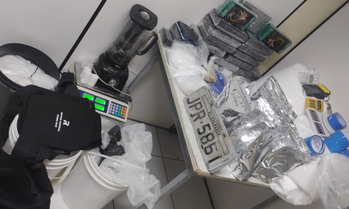 Mais de 120 kg de drogas são apreendidos em laboratório clandestino em Feira de Santana