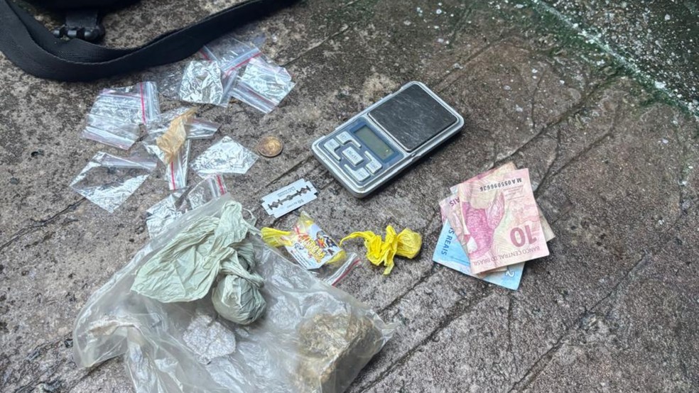 Material encontrado durante operação da PF contra suspeitos de extorquirem carteiro, em São Luís — Foto: Divulgação/Polícia Federal