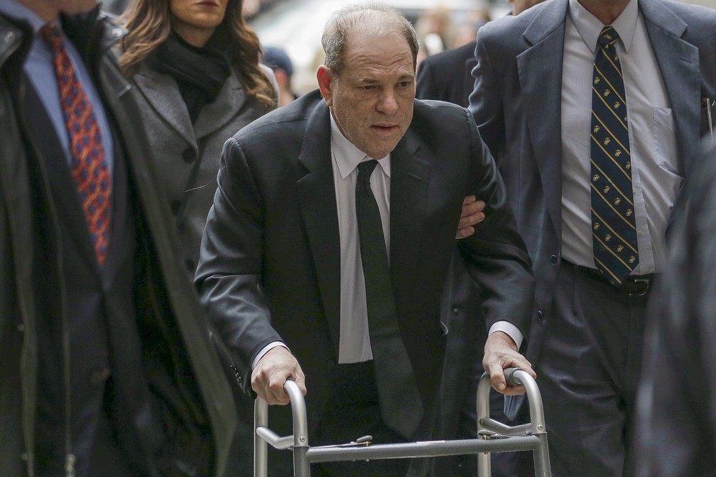 Harvey Weinstein chega ao tribunal de Nova York para julgamento de casos de agressão sexual. Juri começa nesta segunda-feira (6) — Foto: AP Photo/Seth Wenig