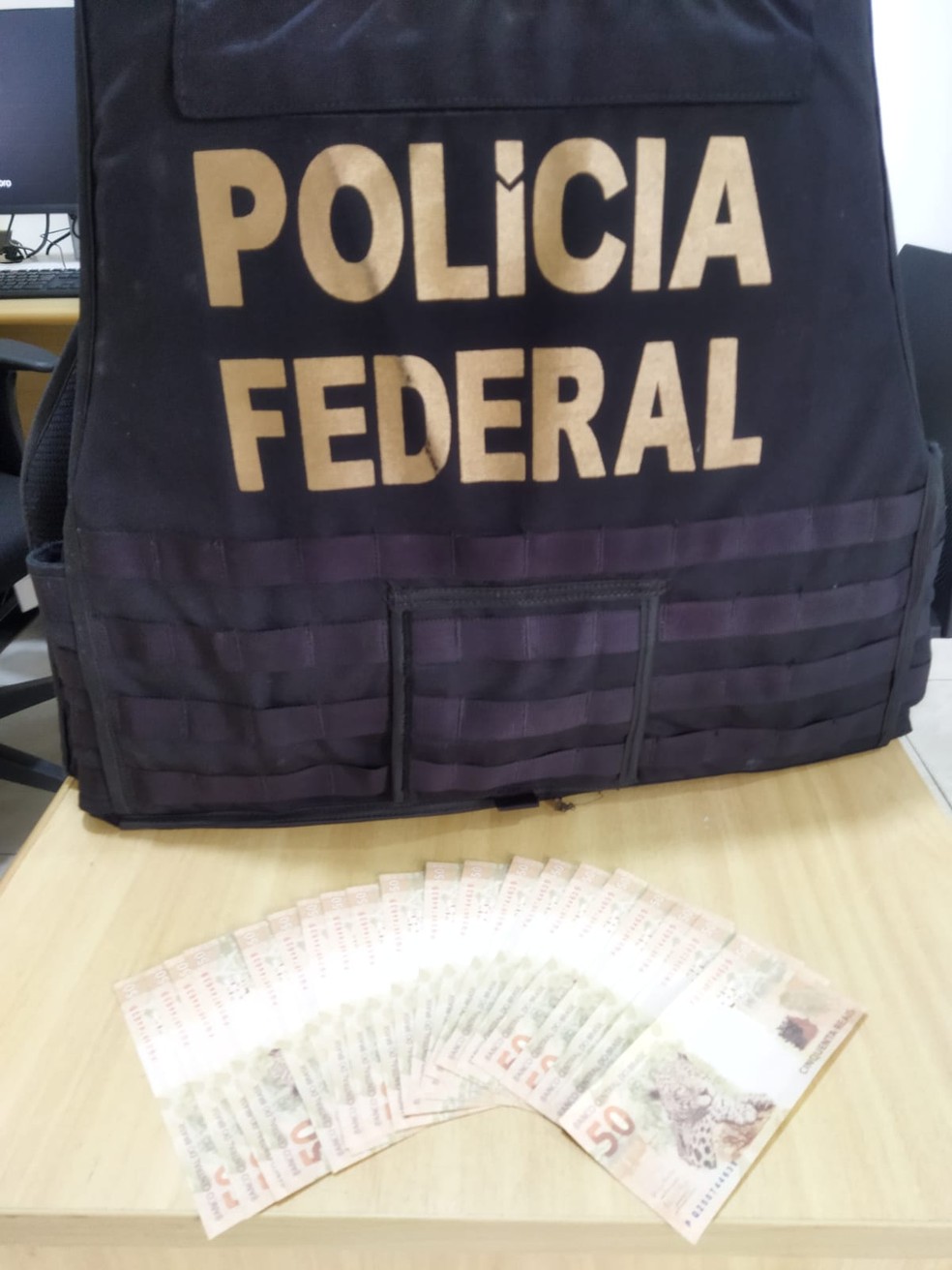 Jovem de 20 anos foi preso pela PF com R$ 1 mil em notas falsas, no último dia 29 de dezembro, em Lorena — Foto: Divulgação/ PF