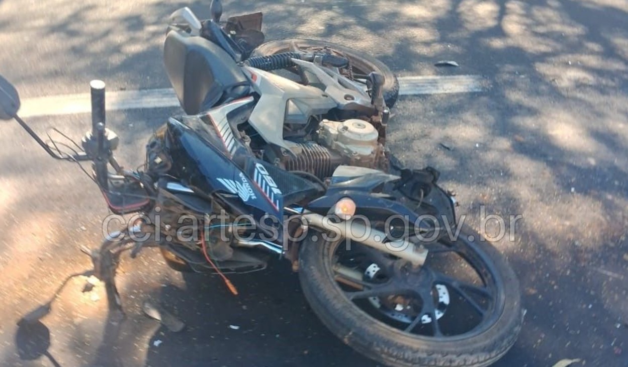 Motociclista morre após bater em traseira de caminhão na Rodovia Washington Luís 