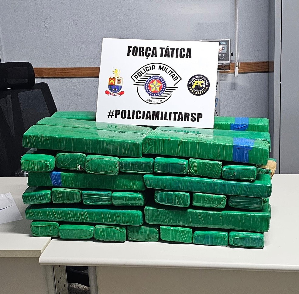 Homem foi preso com 56 quilos de maconha escondidos no porta-malas, em Presidente Prudente (SP) — Foto: Polícia Militar
