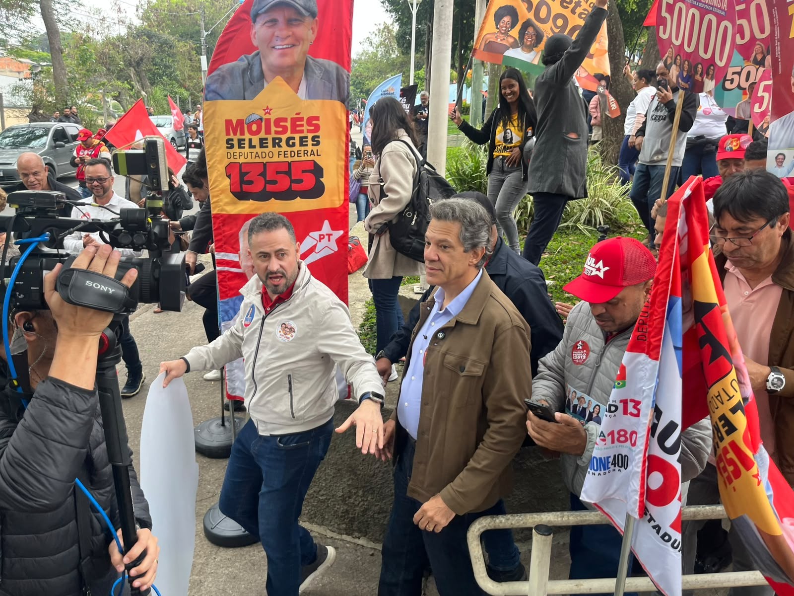 Haddad diz que cidade de SP viveu 'guerra por contratos do transporte' e que sistema é 'vespeiro'