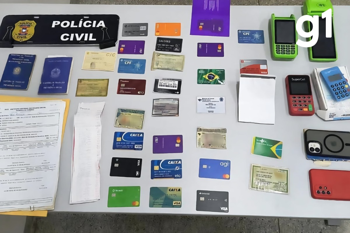 Falsa advogada é presa por enganar idosos em mensagens e aplicar golpes com supostos benefícios do INSS; ouça áudio