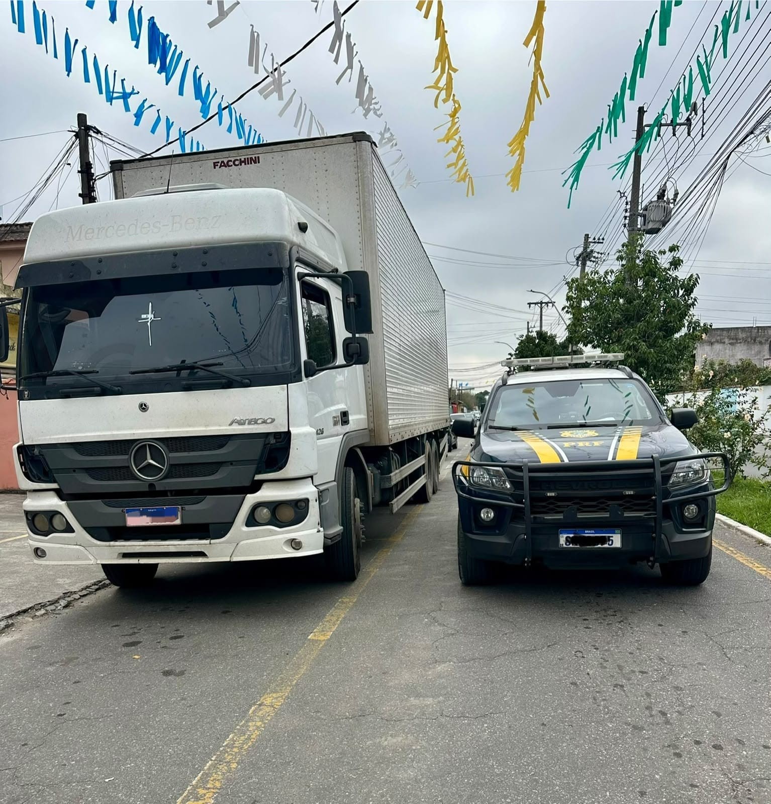 Caminhão com registro de roubo é recuperado na Via Dutra, em Itatiaia 