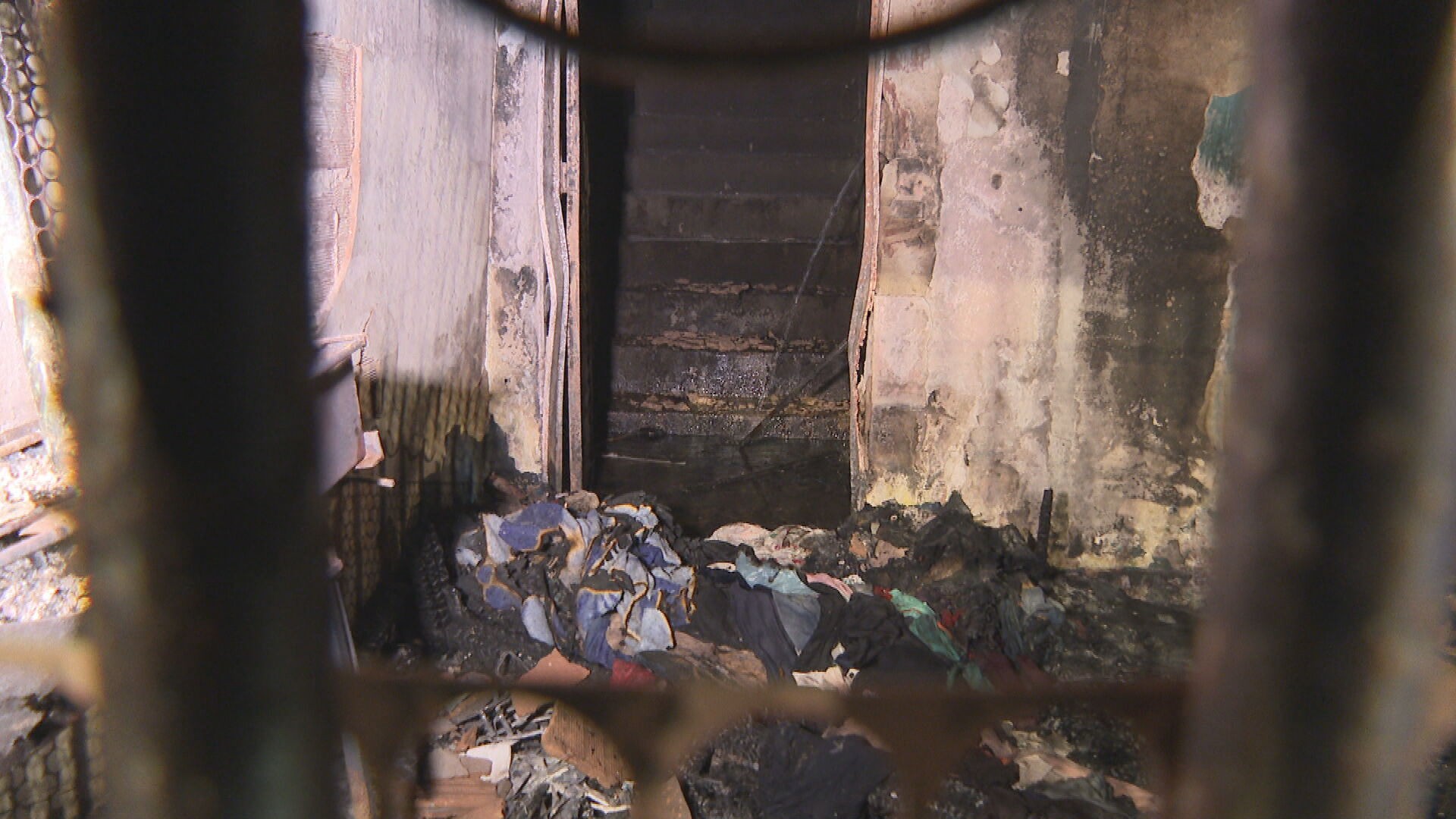Irmãos de 1 e 12 anos são resgatados de incêndio no DF