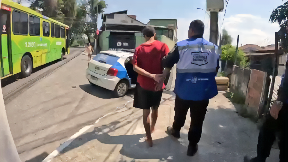 VÍDEO: homem com moto roubada é preso após perseguição em alta velocidade e com quedas em Niterói